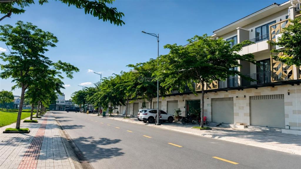 Cho thuê nhà mặt tiền dân chủ  kđt suncasa central  5 pn  nhà mới full nội thất  18triệu/tháng