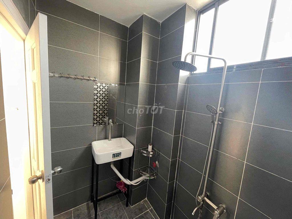 🔥 PHÒNG 1PN BAN CÔNG- QUẬN 1 – 35M² – THANG MÁY, CHỖ ĐỂ XE