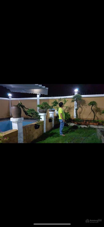 Bán nhà 1 trệt 1 lầu 15mx18m diện tích đất 270m2 khu phân lô bàn cờ long trạch  cần đước  long an