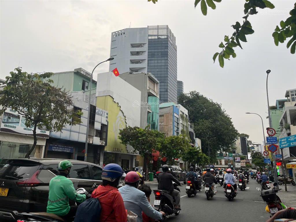Bán nhà mặt tiền đinh tiên hoàng, phường sài gòn, dt 4 x 16m,2 tầng. giá bán chỉ 18.2 tỷ