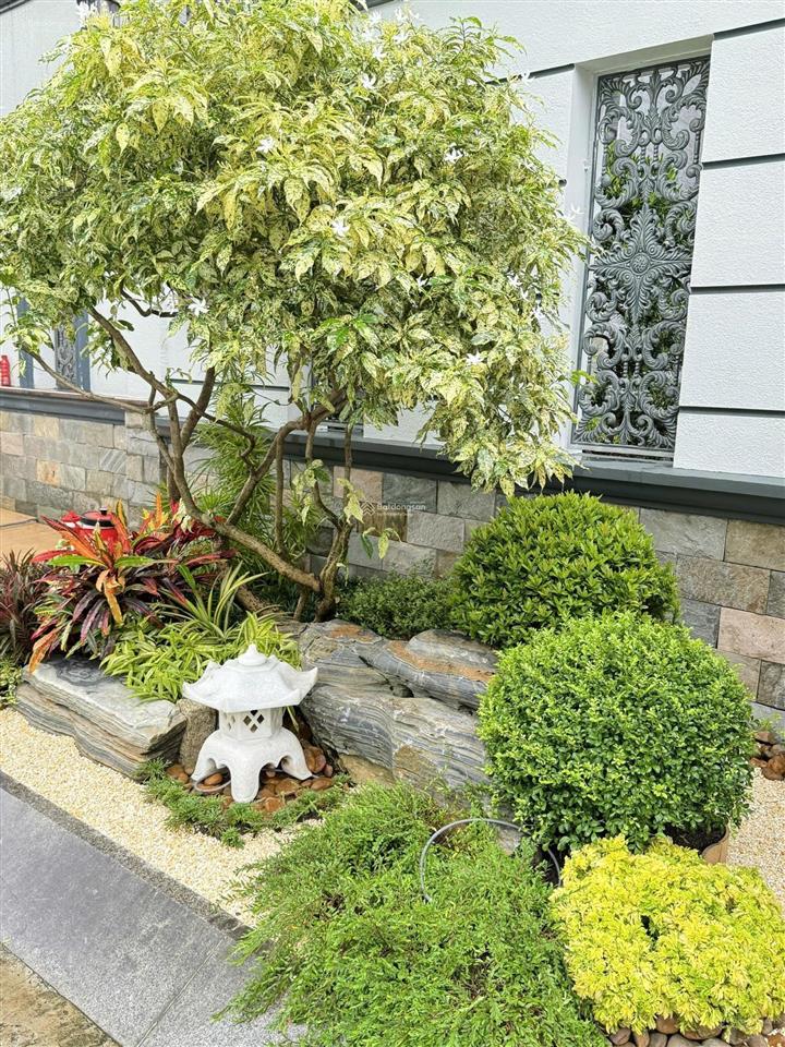 Bán biệt thự khu compound nguyễn văn hưởng, thảo điền, dt 15x26m. trệt 2 lầu áp mái. giá bán 79 tỷ