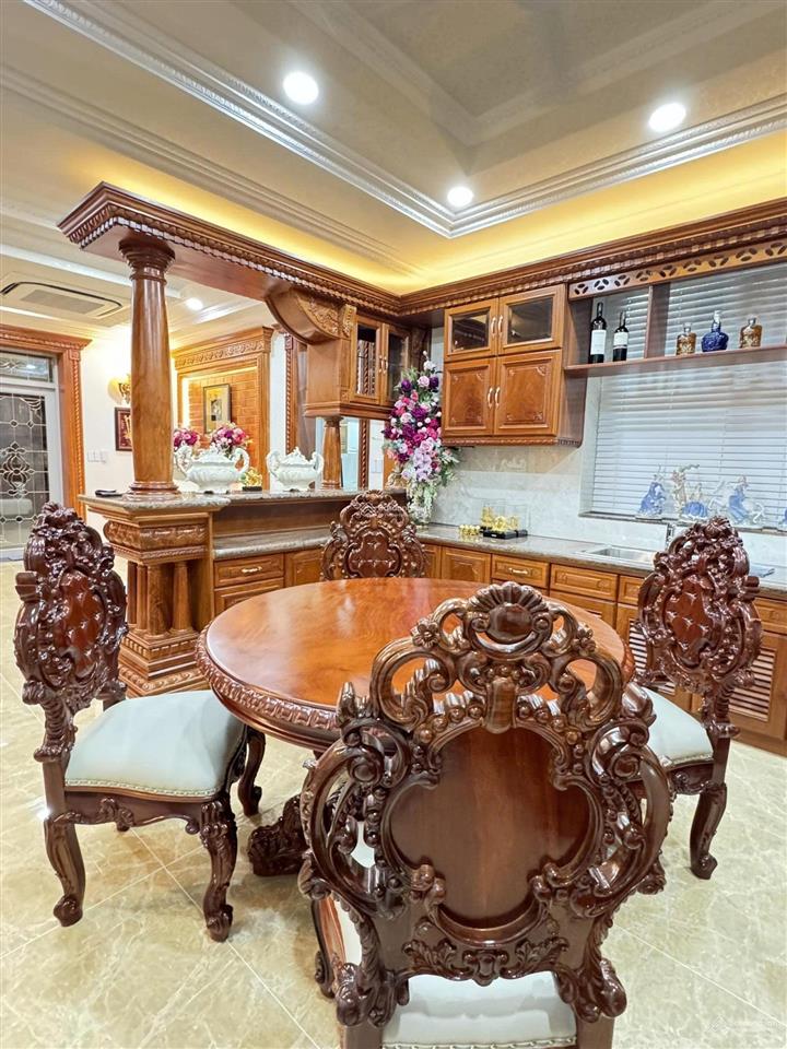 Bán biệt thự khu compound nguyễn văn hưởng, thảo điền, dt 15x26m. trệt 2 lầu áp mái. giá bán 79 tỷ