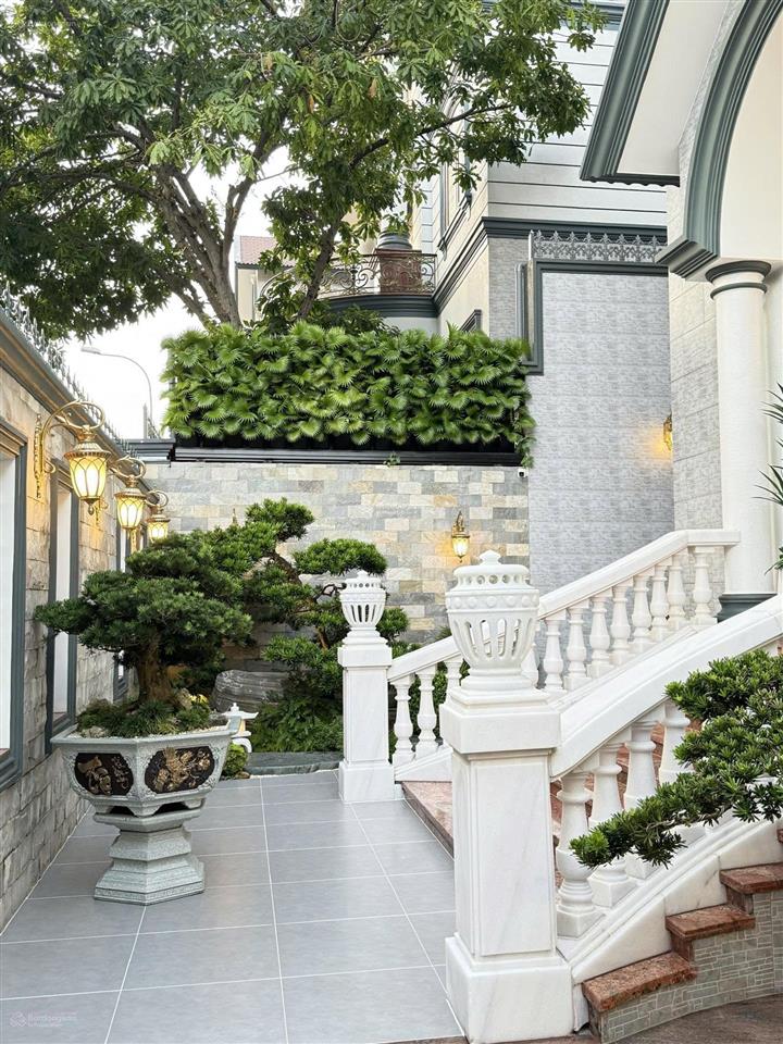 Bán biệt thự khu compound nguyễn văn hưởng, thảo điền, dt 15x26m. trệt 2 lầu áp mái. giá bán 79 tỷ