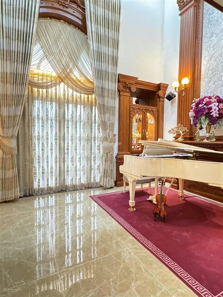 Bán biệt thự khu compound nguyễn văn hưởng, thảo điền, dt 15x26m. trệt 2 lầu áp mái. giá bán 79 tỷ