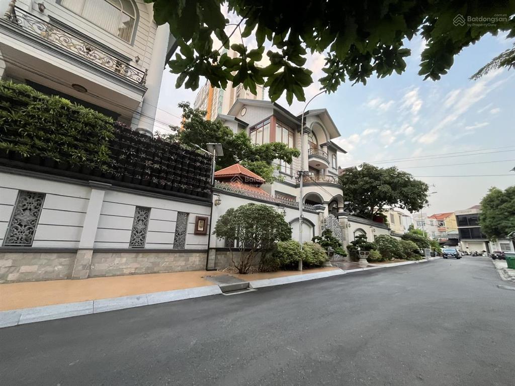 Bán biệt thự khu compound nguyễn văn hưởng, thảo điền, dt 20 x 33m, 3 tầng. giá chỉ 116 tỷ