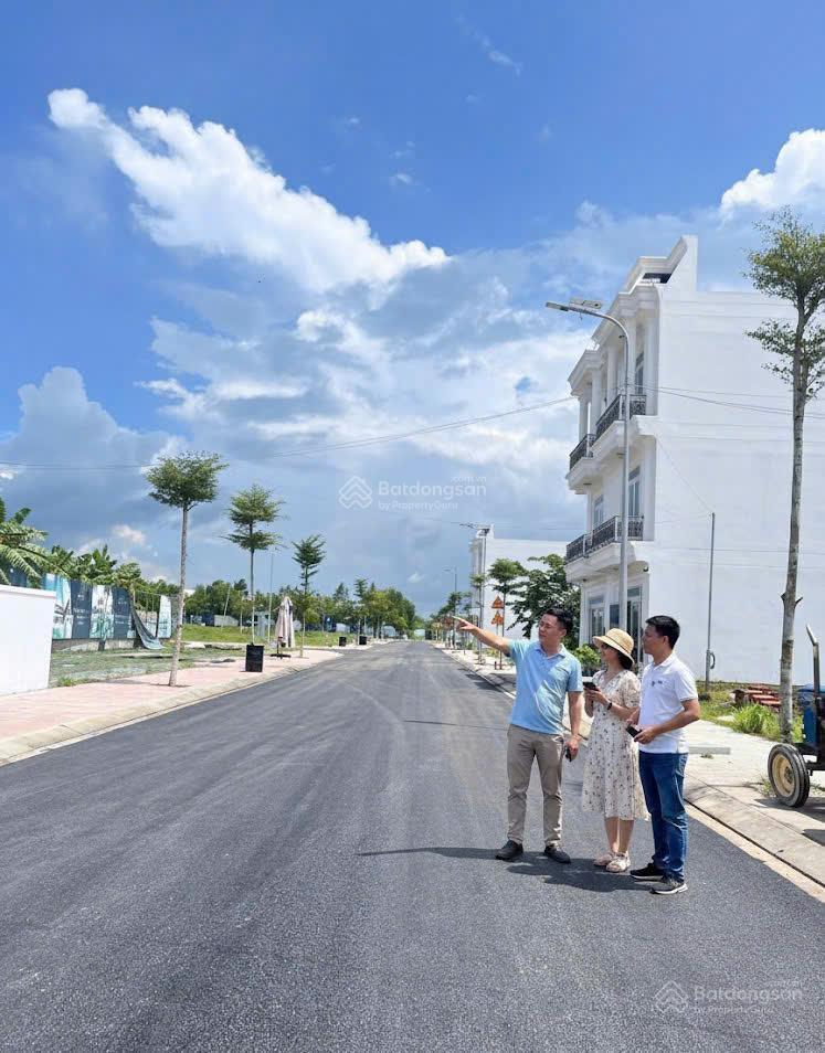 Chính chủ gửi bán đất gần chợ vĩnh tân, giá 900 triệu, đối diện kcn vsip 2, shr  0704 625 ***