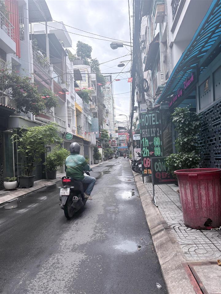 Siêu sale bán nhà hẻm 407 sư vạn hạnh 3 tầng (3.5x14m) giá còn 14 tỷ tl