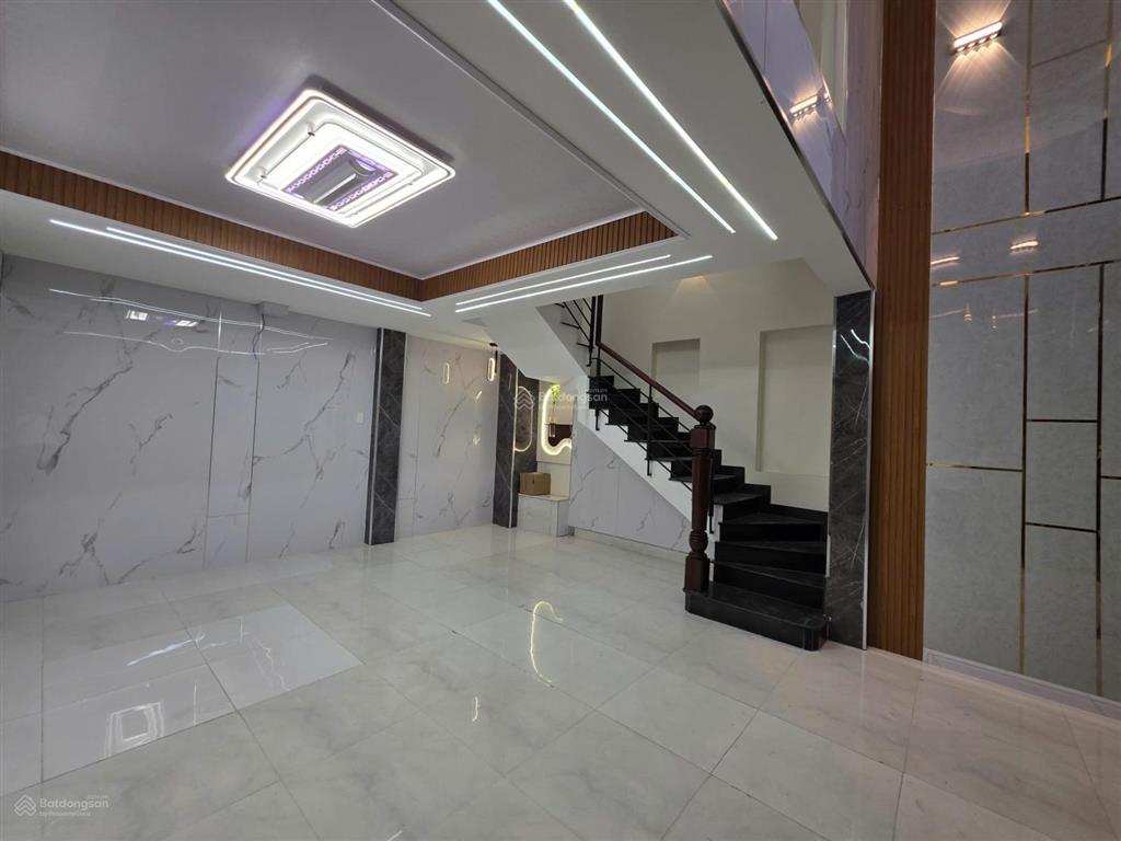 Bán nhà đẹp hẻm ô tô lạc long quân (4.5x9m) 5 tầng giá chỉ 8,9 tỷ tl