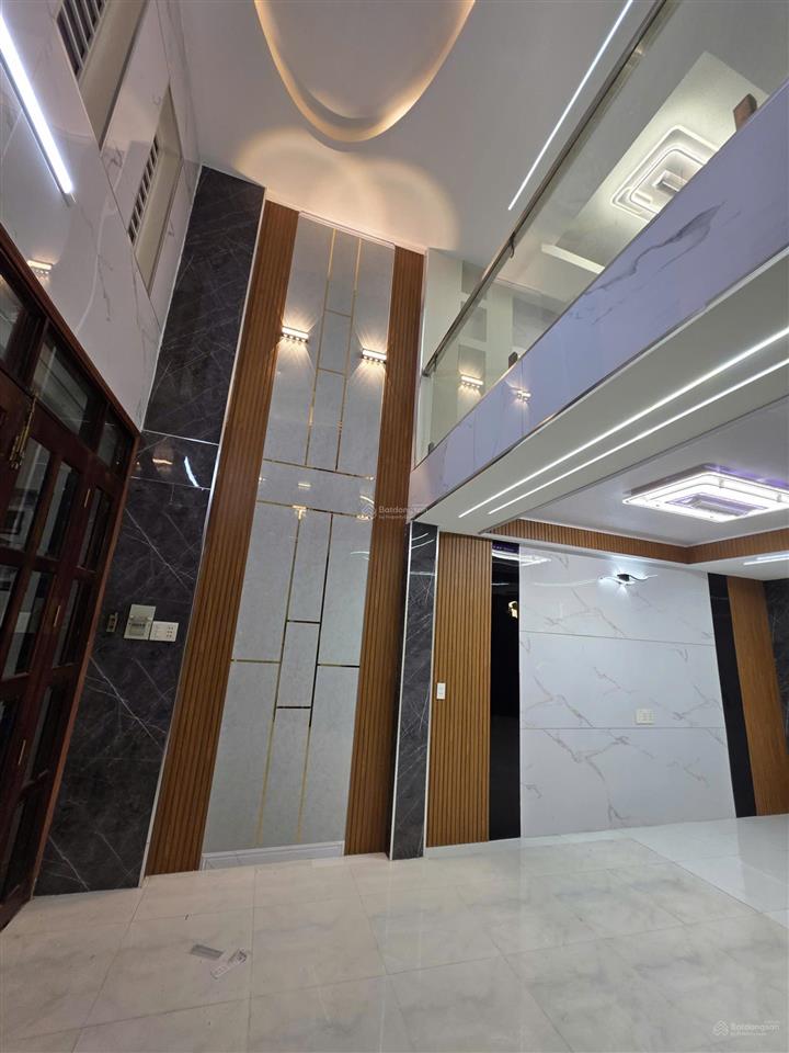 Bán nhà đẹp hẻm ô tô lạc long quân (4.5x9m) 5 tầng giá chỉ 8,9 tỷ tl