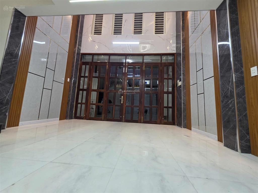 Bán nhà đẹp hẻm ô tô lạc long quân (4.5x9m) 5 tầng giá chỉ 8,9 tỷ tl