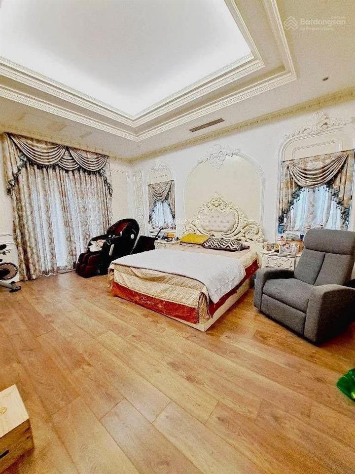 Biệt thự đẳng cấp cạnh lý thường kiệt quận tân bình  325 m² ngang (11x36)  hầm xe  thang máy