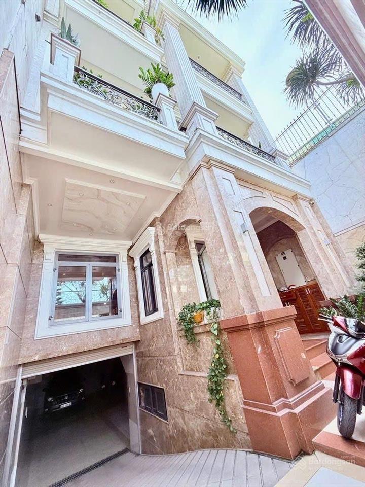 Biệt thự đẳng cấp  mặt tiền đường c12 quận tân bình  khu nhà ga t3  hầm xe thang máy đầy đủ