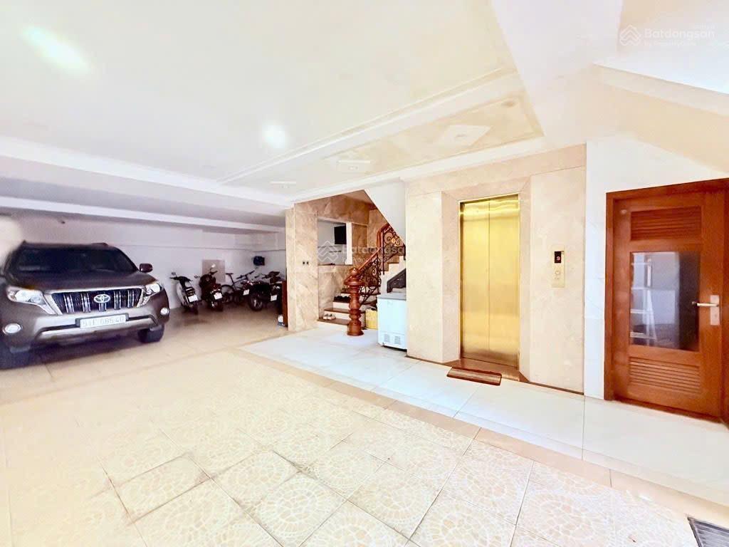 Biệt thự đẳng cấp  mặt tiền đường c12 quận tân bình  khu nhà ga t3  hầm xe thang máy đầy đủ