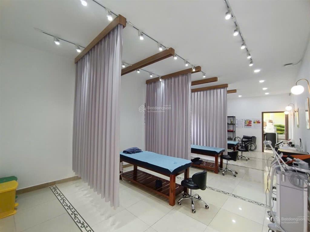 Gấp bán giảm 5,6 tỷ  mặt tiền nguyễn chí thanh quận 10  102m² (5x26)  ngay sân vđ thống nhất