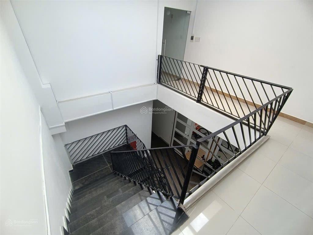 Gấp bán giảm 5,6 tỷ  mặt tiền nguyễn chí thanh quận 10  102m² (5x26)  ngay sân vđ thống nhất