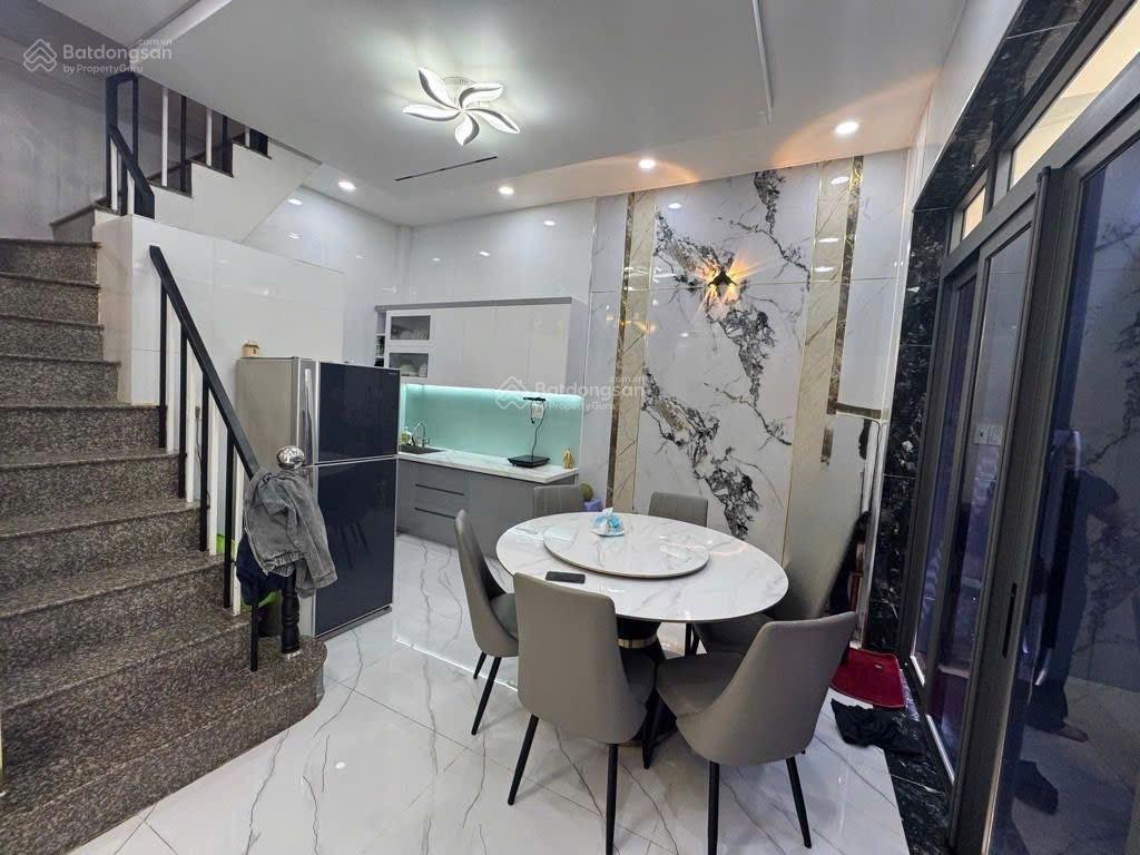 Bán nhà mới đẹp ở ngay lý chiêu hoàng q6 chỉ 4,3 tỷdt 7 x 62 tầng