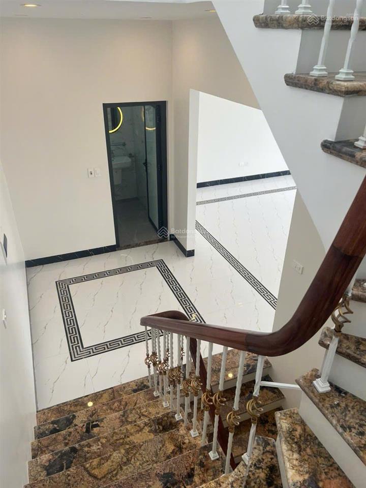 Cho thuê liền kề 90m2 hoàn thiện cơ bản tại vin ocp1 gia lâm giá chỉ 20tr/th