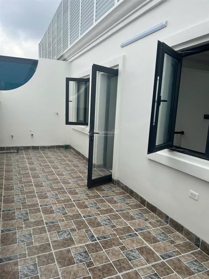 Cho thuê liền kề 90m2 hoàn thiện cơ bản tại vin ocp1 gia lâm giá chỉ 20tr/th
