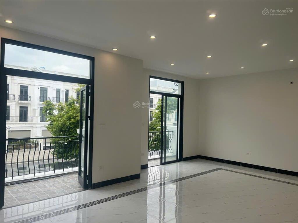 Cho thuê liền kề 90m2 hoàn thiện cơ bản tại vin ocp1 gia lâm giá chỉ 20tr/th