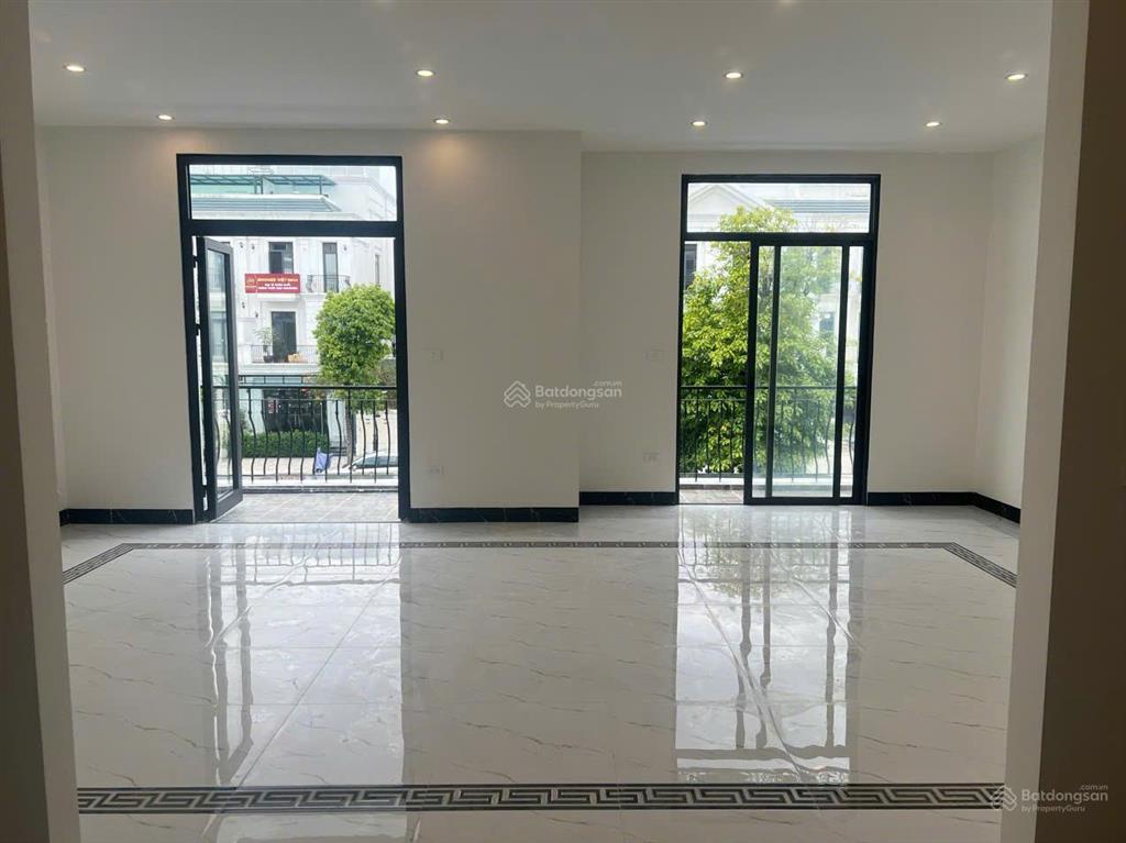 Cho thuê liền kề 90m2 hoàn thiện cơ bản tại vin ocp1 gia lâm giá chỉ 20tr/th