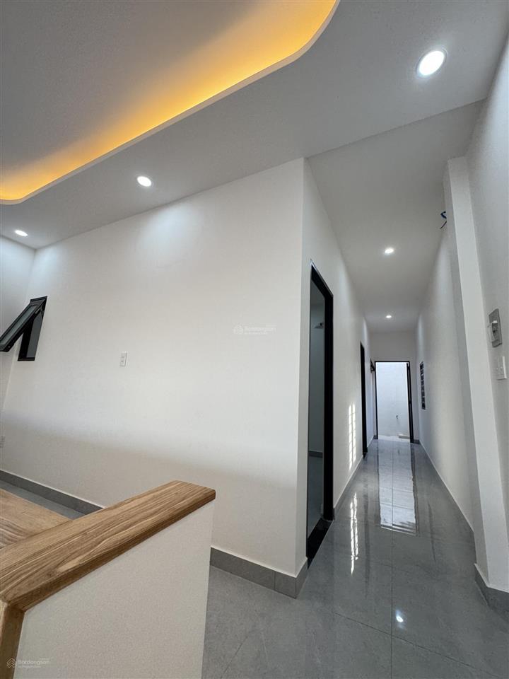 Ngay nguyễn thị tú, dt 5x14m, 3pn 2wc, đường 4m, sổ hồng riêng