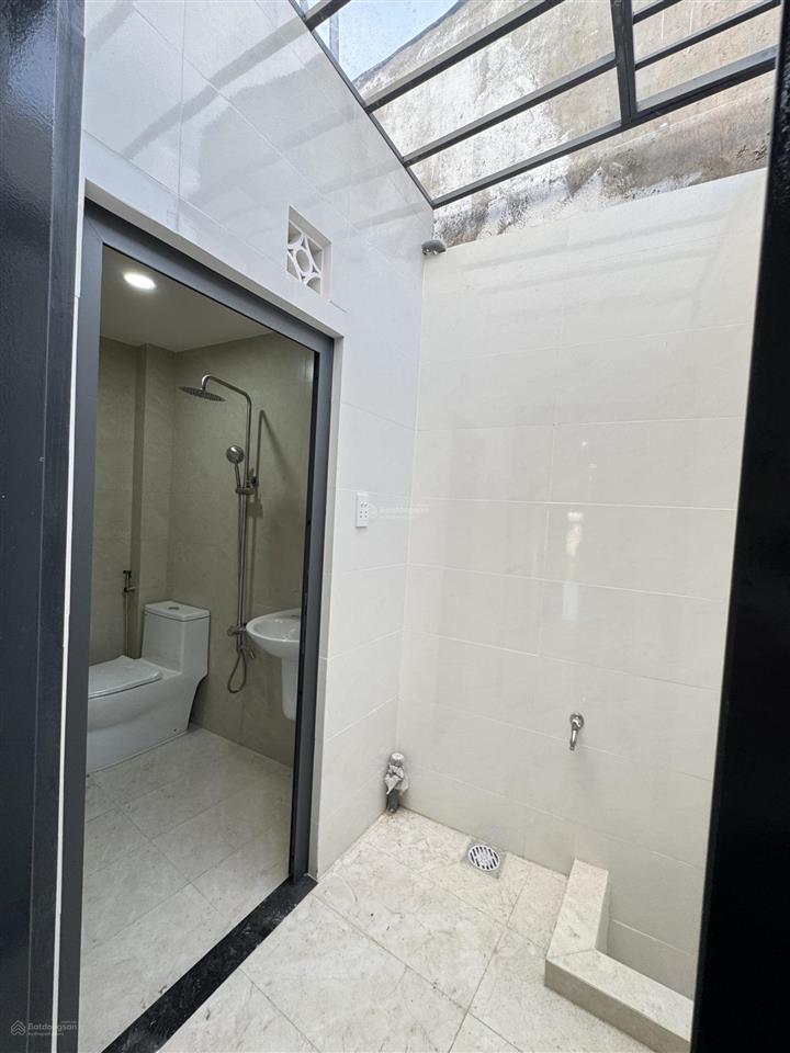 Ngay nguyễn thị tú, dt 5x14m, 3pn 2wc, đường 4m, sổ hồng riêng