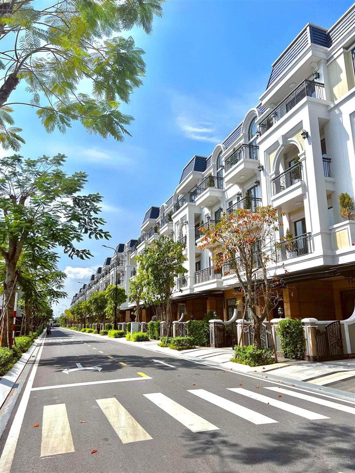 Suất nội bộ căn đối diện hồ bơi, giá tốt dự án inbox xem sổ và nhà thực tế 0911 011 ***