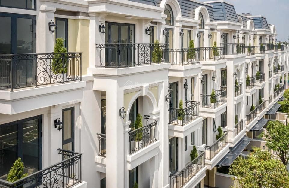 Chính chủ cho thuê căn nhà liền kề đối diện hồ bơi 274m2, 1 trệt 3 lầu, an ninh 24/24 0937 986 ***