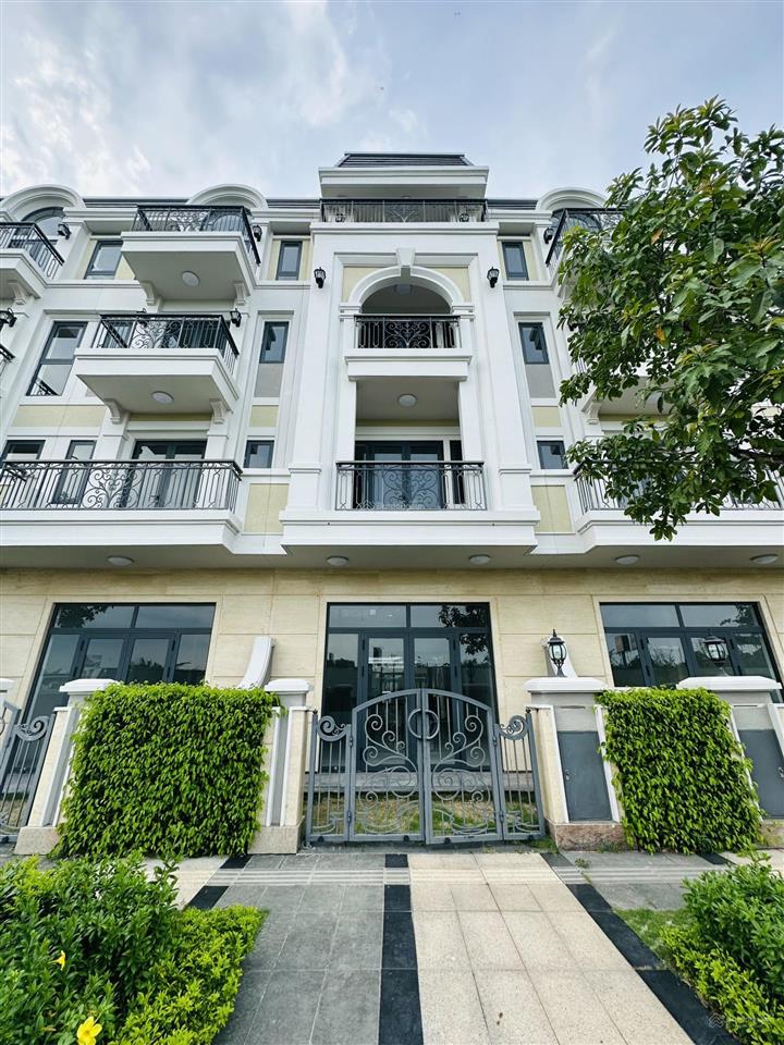 Chính chủ cho thuê căn nhà liền kề đối diện hồ bơi 274m2, 1 trệt 3 lầu, an ninh 24/24 0937 986 ***