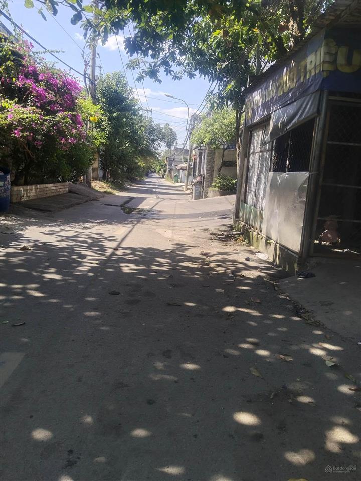 Mặt tiền thạnh lộc q12 kế bên sông sài gòn  đất 132m2 5x26,5 full thổ không lộ giới  chỉ 6,2 tỷ