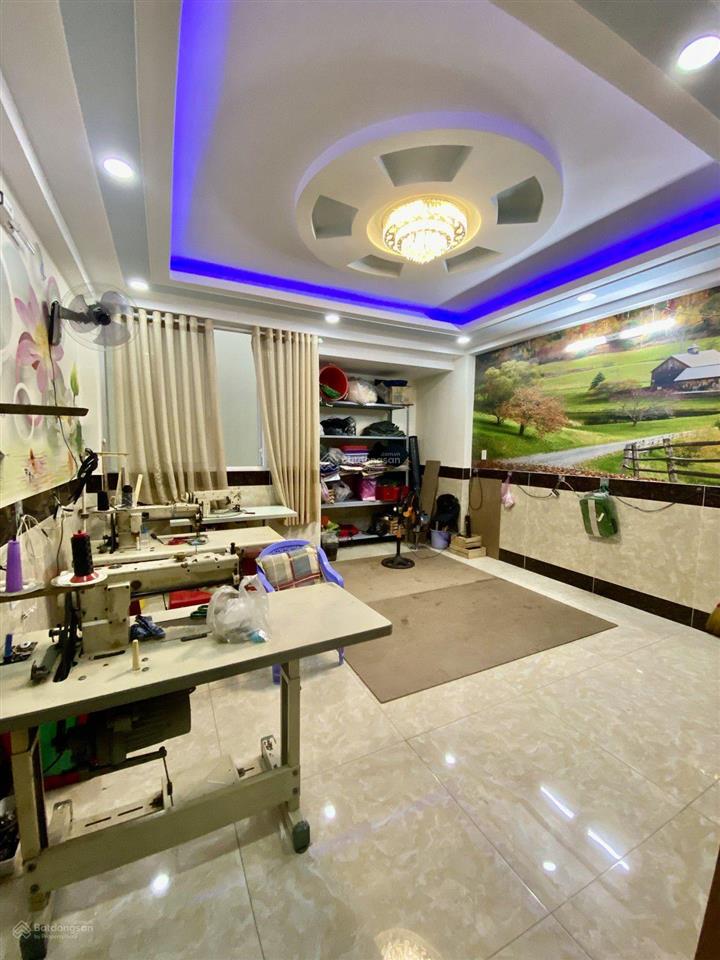 Tân chánh hiệp 3 quận 12 ngay chợ  4 tầng 60m2 4,5x13,5  hxh thông  chỉ 5,8 tỷ