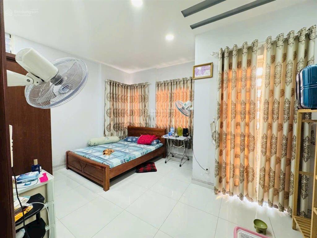 Gấp bán giảm 400tr còn 8 tỷ  thạnh lộc, quận 12  3 tầng 142m2, 7x20,3m  hẻm xe tải thông