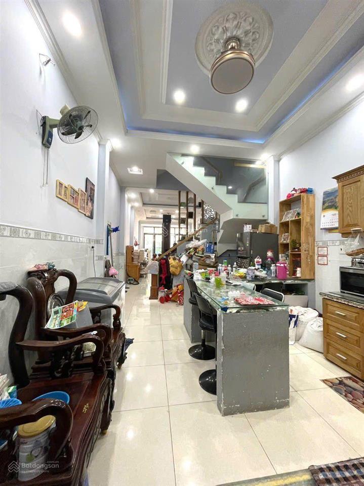 Gấp bán giảm 500tr còn 6,2 tỷ  đông hưng thuận 02 q12  4 tầng 68m2 4x17  hxh tránh.