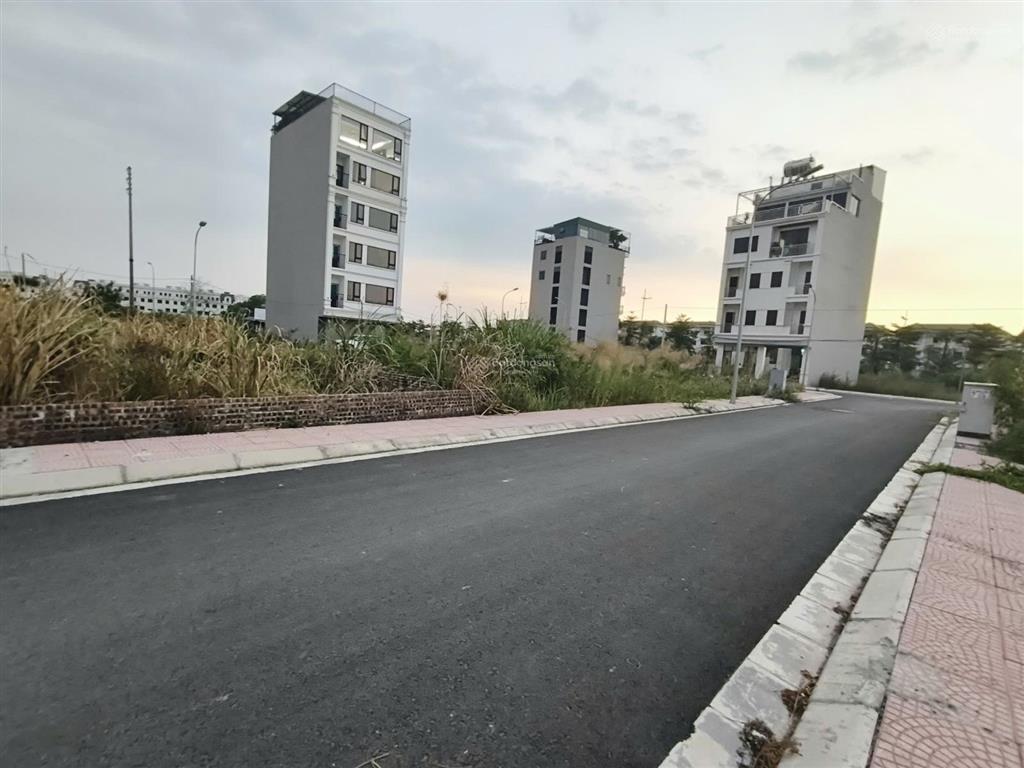 Sát vành đai 3.5! đất dv 4.5ha  50m²  mt 4m  vỉa hè 8m  sổ đỏ 9.x tỷ