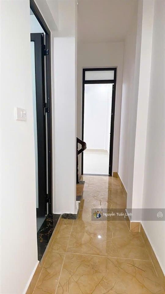 Nhà 4 tầng 31m2 võng la  đường 5m, ô tô tránh  cách cầu thăng long chỉ 1km