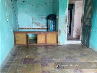 Căn tập thể 29m2 thị trấn đông anh gần chợ, an ninh tốt  bãi đỗ xe ô tô trước nhà