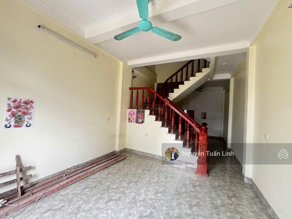 Nhà 3 tầng 41m2  đường gần 4m ô tô đỗ cửa tại đường nhạn, xuân nộn  sát hồ điều hoà