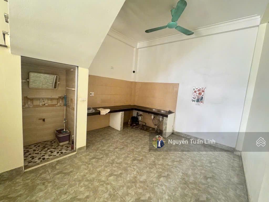 Nhà 3 tầng 41m2  đường gần 4m ô tô đỗ cửa tại đường nhạn, xuân nộn  sát hồ điều hoà