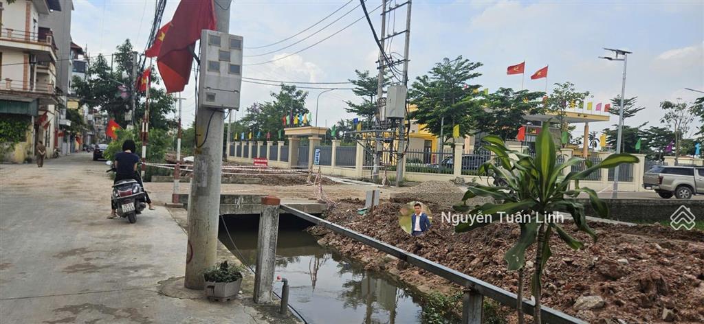 Bán đất tặng nhà 60m2 thôn cầu, kim nỗ  hàng xóm chợ kim  khu dân cư sầm uất