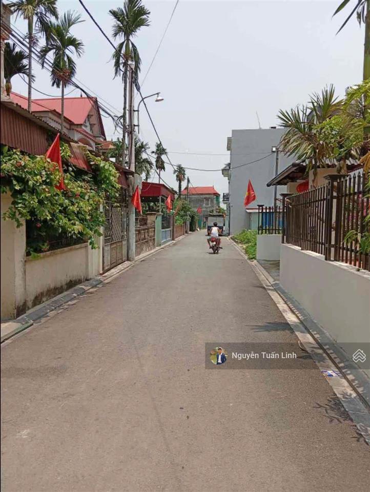Bán nhà 2 tầng xuân nộn  nhỏ tiền  vios đỗ cửa