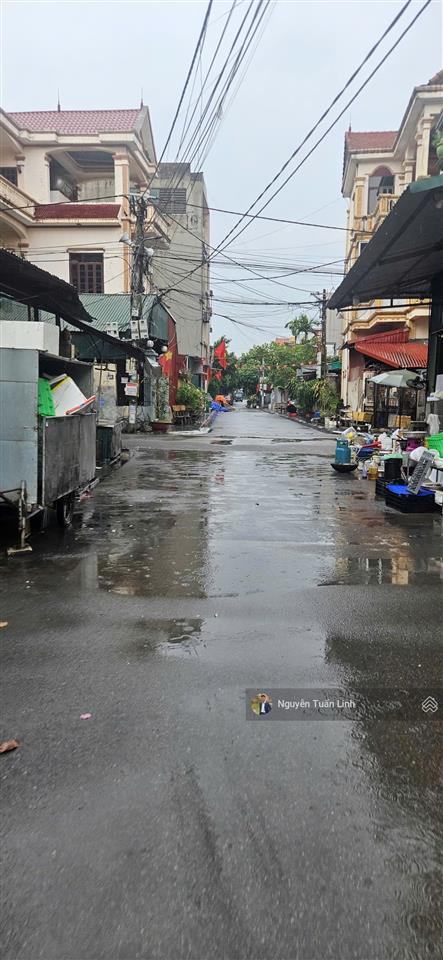 Bán nhà 3 tầng 30m2 trục kinh doanh thôn đìa, nam hồng, đường thông ô tô tránh