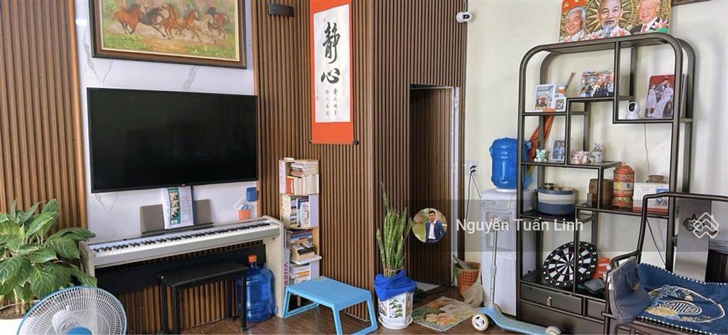 Bán nhà 3 tầng 30m2 trục kinh doanh thôn đìa, nam hồng, đường thông ô tô tránh