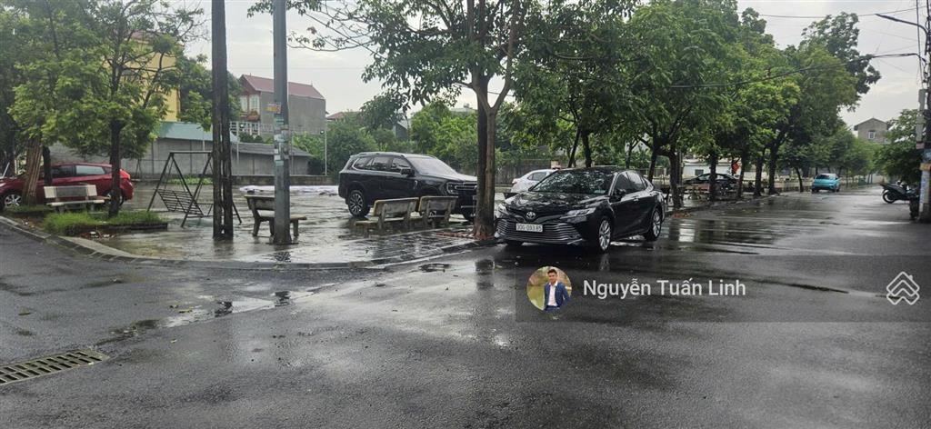 Bán nhà 3 tầng 30m2 trục kinh doanh thôn đìa, nam hồng, đường thông ô tô tránh