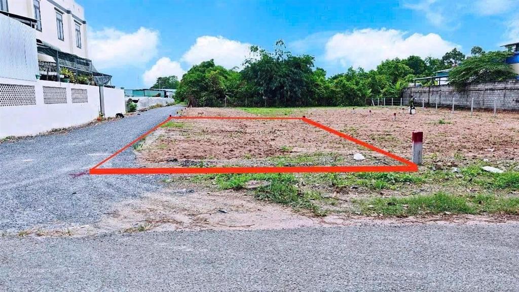 Cô mỹ lớn tuổi, gửi bán lô đất 122m2 nở hậu, đường suối lội, cách thpt tân thông hội chỉ 500m, shr