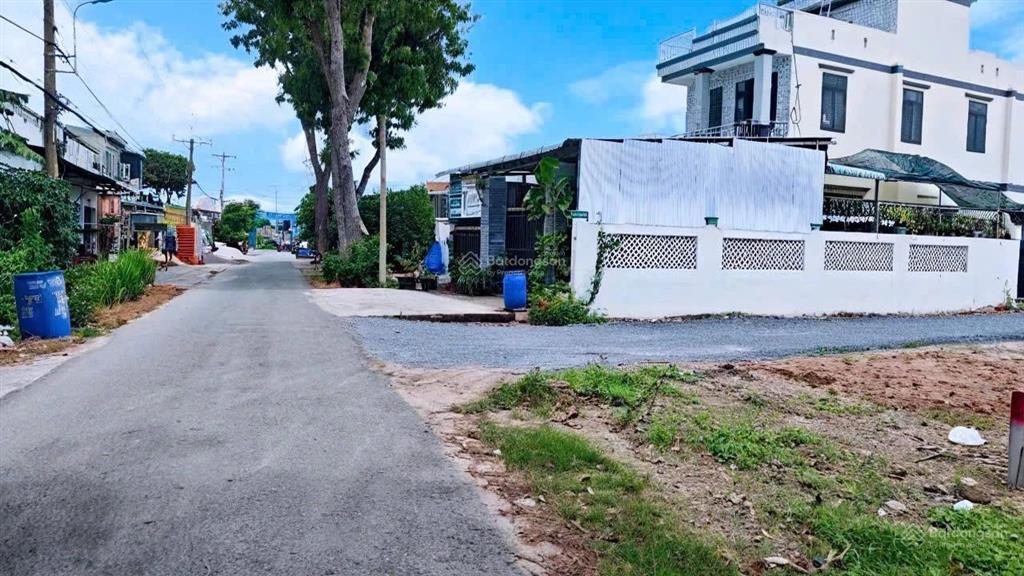 Cô mỹ lớn tuổi, gửi bán lô đất 122m2 nở hậu, đường suối lội, cách thpt tân thông hội chỉ 500m, shr