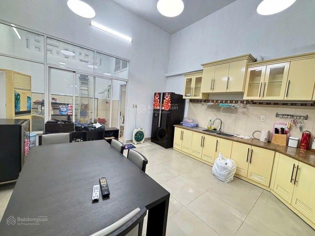 Giảm 1 tỷ đồng  từ 16 tỷ nay chỉ còn 15 tỷ  nhà mặt tiền đường số 14  ngang 5m x 21,5m  4 tầng