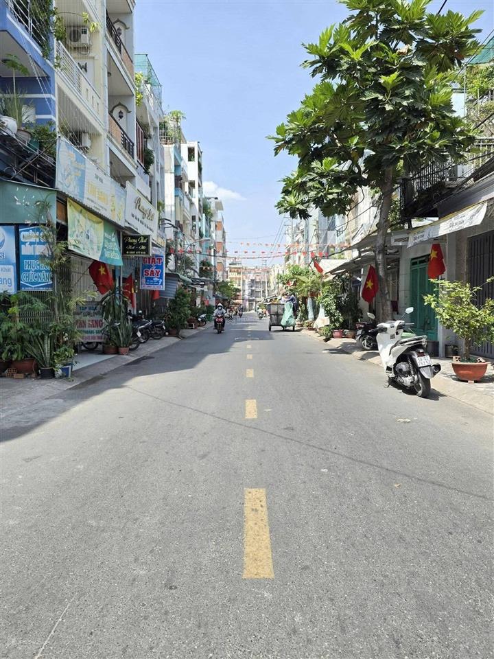 Mặt tiền đường kinh doanh  4 tầng  dt 4x16m nở hậu tài lộc  ngay chợ hạnh thông tây