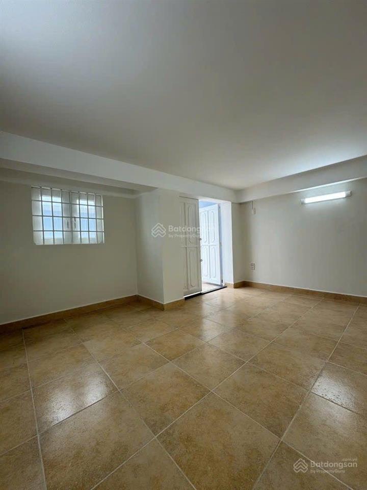 Mặt tiền đường kinh doanh  4 tầng  dt 4x16m nở hậu tài lộc  ngay chợ hạnh thông tây