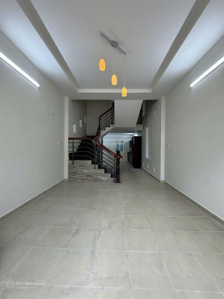 Mặt tiền đường kinh doanh  4 tầng  dt 4x16m nở hậu tài lộc  ngay chợ hạnh thông tây