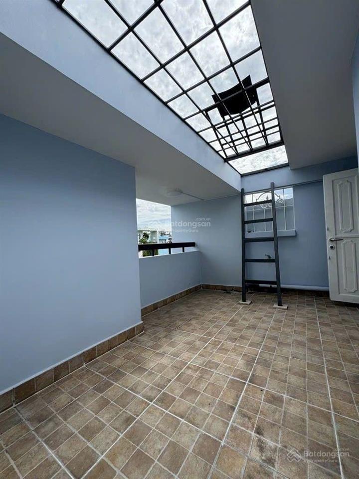 Mặt tiền đường kinh doanh  4 tầng  dt 4x16m nở hậu tài lộc  ngay chợ hạnh thông tây